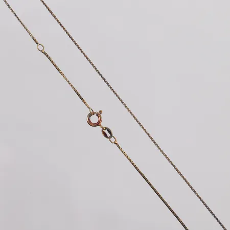 Kjede Veneziansk, lengde 37cm, bredde 0,9mm, noe oksidert, stemplet, 925S Vekt: 1,7 g Kontakt Lånekontoret for frakt