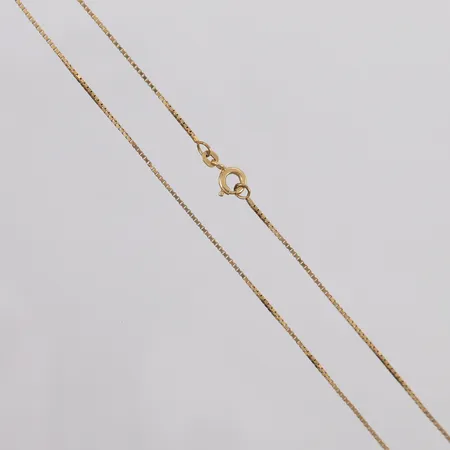 Halskjede Venezia, lengde ca 40cm, bredde ca 1mm, ujevn, 14K gull. Vekt: 2,5 g Kontakt Lånekontoret for frakt