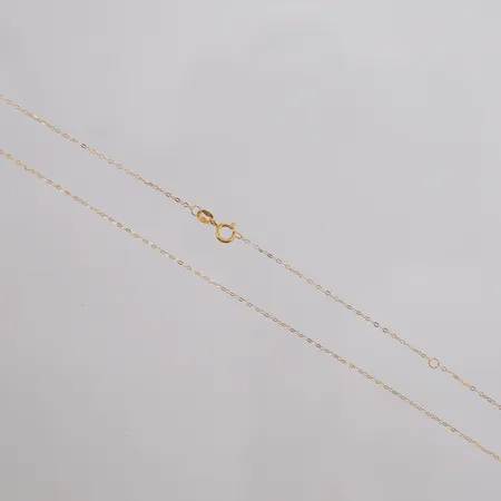Kjede, lengde 45cm, bredde 0,8mm, stemplet, 18K Vekt: 0,3 g Kontakt Lånekontoret for frakt