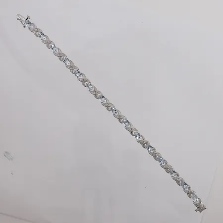 Armbånd med diamanter (14 x ca. 0,008ct) og lys-blå stener, lengde 18cm, bredde 5,6mm, én sten mangler, defekt lås, stemplet, hvitt gull, 14K, bruttovekt 10g Vekt: 0 g Kontakt Lånekontoret for frakt