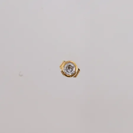 Skrotgull med blank sten, 16K (stopper er 12K), bruttovekt 0,8g Vekt: 0 g Kontakt Lånekontoret for frakt