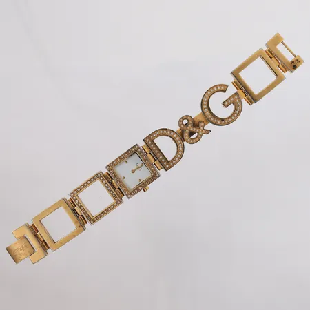 Dameur Dolce & Gabbana Time, lengde ca 16,5cm, gulmetall, quartz, trenger nytt batteri, riper.  Kontakt Lånekontoret for frakt