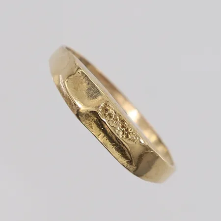 Ring, ø19,9mm, bredde 1,2- 4,8mm, stemplet, 14K Vekt: 1,5 g Kontakt Lånekontoret for frakt