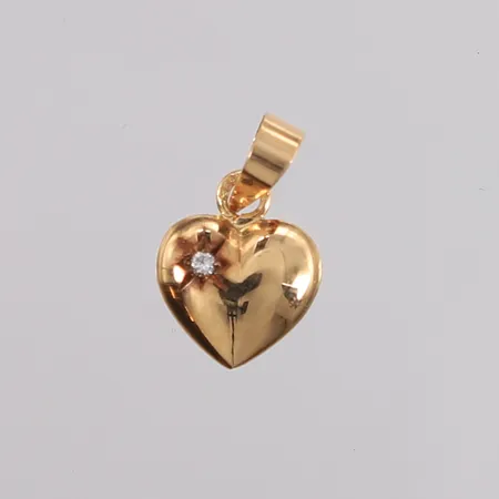 Anheng hjerte med diamant (1 x ca. 0,01ct), 14x9mm, stemplet, 14K Vekt: 0,5 g Kontakt Lånekontoret for frakt