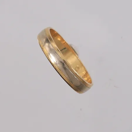 Ring, ø16,75mm, bredde ca 3mm, 18K gull.  Vekt: 2,5 g Kontakt Lånekontoret for frakt