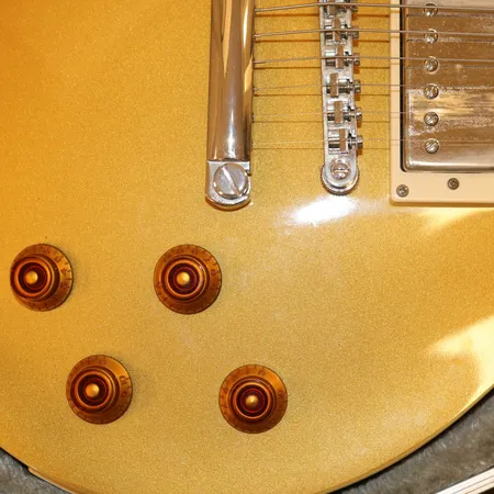 Epiphone Les Paul Standard, gold top, snr. 18091507274, uten pickguard, med Road Runner hard case og stropp/reim Vekt: 0 g Kontakt Lånekontoret for frakt
