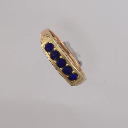 Ring med blå stener, ø17mm, bredde ca 1mm, 14K gull. Vekt: 2 g Kontakt Lånekontoret for frakt