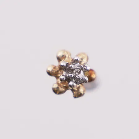 Øredobb med diamant, 1 x ca 0,01 ct, lengde 12,8 mm, bredde 5,1 mm, mangler stopper, 10K Vekt: 0,2 g Kontakt Lånekontoret for frakt