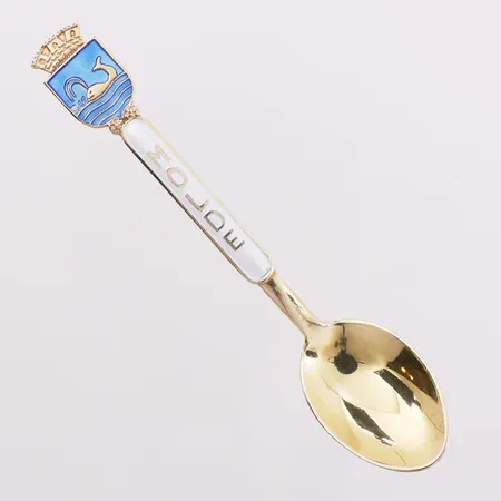 Suvenirskje med emalje, Molde, forgylt, lengde 9,8 cm, Aksel Holmsen, 925S Vekt: 8,9 g Kontakt Lånekontoret for frakt