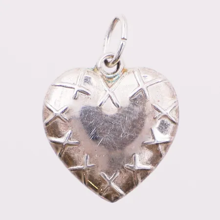 Anheng hjerte, 13,8 x 12,6 mm, bredde 3,4 mm, 925S Vekt: 0,5 g Kontakt Lånekontoret for frakt