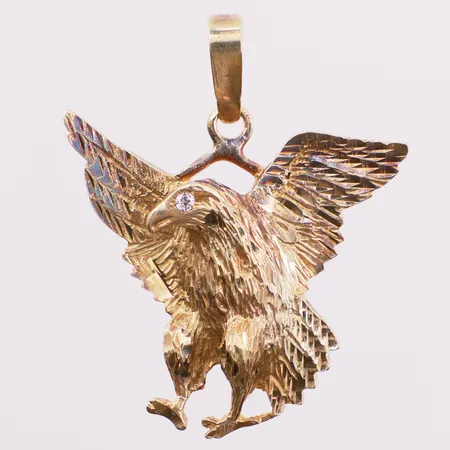Anheng ørn med klar sten, 36,5 x 27,2 mm, bredde 6,9 mm, 18K Vekt: 6,6 g Kontakt Lånekontoret for frakt