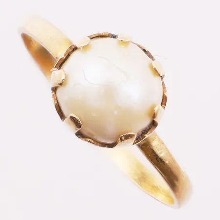 Ring med perle, Ø 20 mm, bredde 2 - 9 mm, mangler stempel, 21K Vekt: 3,2 g Kontakt Lånekontoret for frakt
