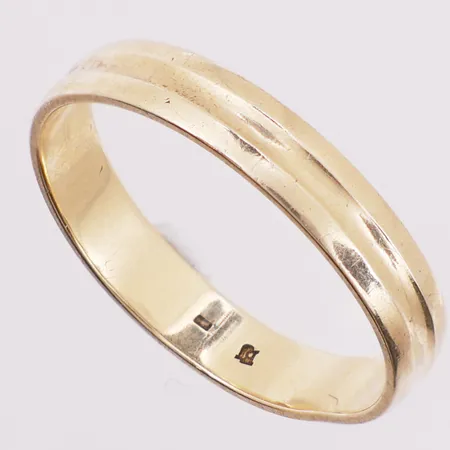 Skrutgull, ring, Ø ca 19 mm, bredde 4 mm, bulket, gravert, 14K Vekt: 2,9 g Kontakt Lånekontoret for frakt