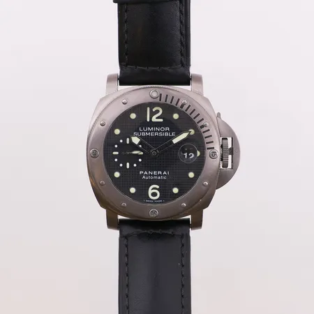 Klokke Officine Panerai Luminor Submersible, Ø 44mm, reffnr PAM00025 OP6772, serienr OP6772BB1416101, caliber BB1416101, år ca 1999, sertifikat Paris, manual, garantibok, ekstra reim, skrutrekker og  verktøy for rembytte, ekstra reim, pute,  treboks, ytterboks Kontakt Lånekontoret for frakt