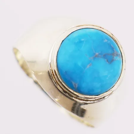 Ring med turkis sten, Ø 20 mm, bredde 5 - 16,2 mm, 14K Vekt: 6,7 g Kontakt Lånekontoret for frakt