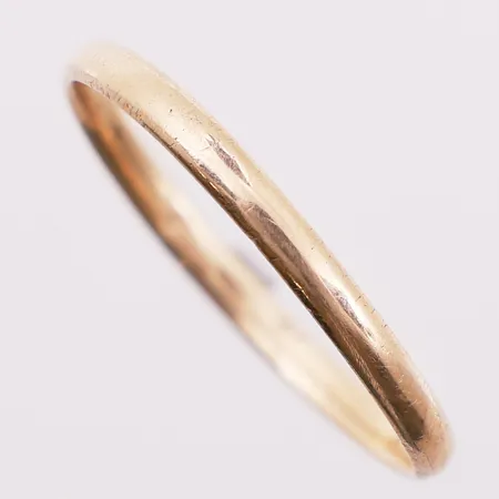 Ring oval, Ø 23,6 mm, bredde 2,5 mm, 14K Vekt: 2,5 g Kontakt Lånekontoret for frakt