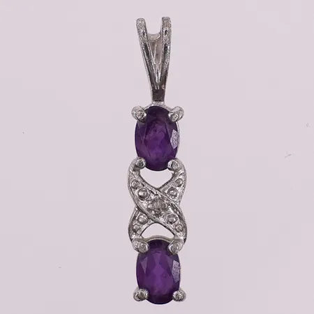 Anheng med lilla stener, lengde 26,1 mm, bredde 4,1 mm, 925S Vekt: 1,3 g Kontakt Lånekontoret for frakt