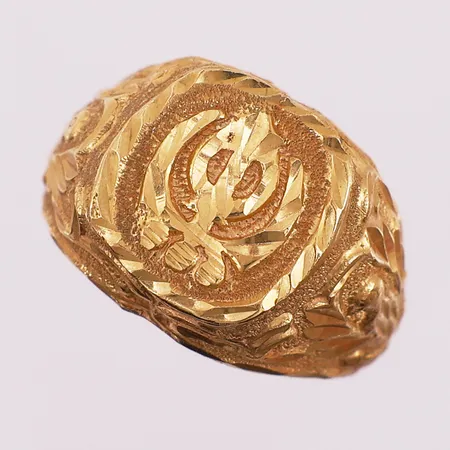 Ring, Ø 21,5 mm, bredde 18 mm, 21K  Vekt: 11,7 g Kontakt Lånekontoret for frakt