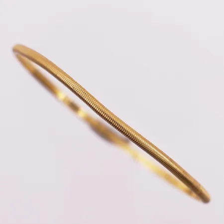 Armring, Ø 60,3 mm, bredde 2,5 mm, skjev, 21K Vekt: 6,2 g Kontakt Lånekontoret for frakt