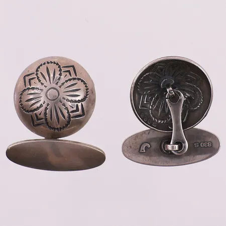 Mansjettknapper til bunad, Ø 16,6 mm, lengde 19 mm, 830S Vekt: 7,4 g Kontakt Lånekontoret for frakt