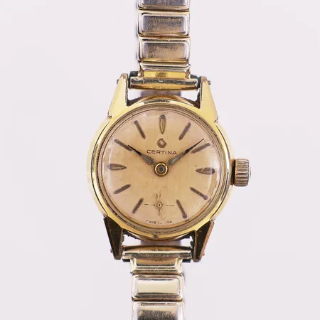 Klokke Certina, modellnr 2006 012, serienr 4691166, kaliber 19-30, 22 mm, fleksibel lenke, urkasse og lenke gullforgylt over stål, opptrekkbar. Kontakt Lånekontoret for frakt