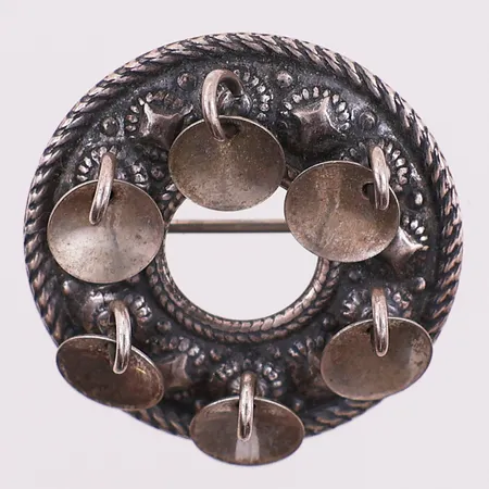 Brosje, Ø 26,6 mm, bredde 10,2 mm, 925S Vekt: 4 g Kontakt Lånekontoret for frakt