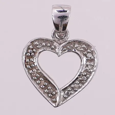 Anheng hjerte med klare stener, lengde 17,5 mm, bredde 2 mm, 14K Vekt: 0,9 g Kontakt Lånekontoret for frakt