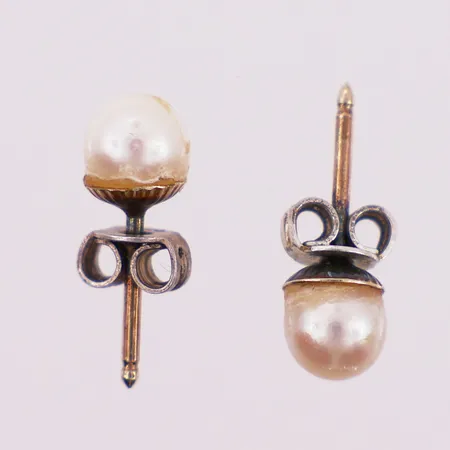 Ett par øredobber med perler, lengde 14,3 mm, bredde 5,3 mm, 925S Vekt: 0,9 g Kontakt Lånekontoret for frakt