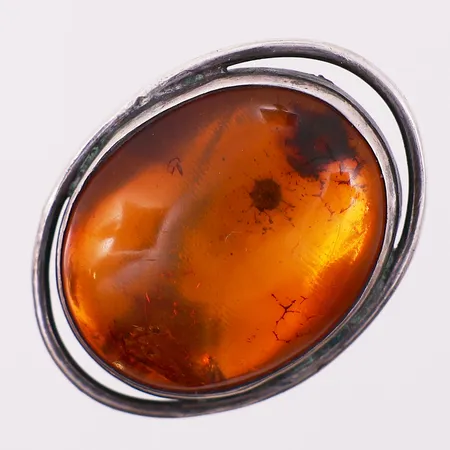 Ring med orange sten, Ø 18 mm, bredde 35,8 x 27 mm, 925S Vekt: 12,7 g Kontakt Lånekontoret for frakt