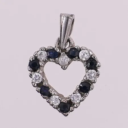 Anheng hjerte med klare og sorte stener, 11,6 x 13 mm, 925S Vekt: 0,9 g Kontakt Lånekontoret for frakt