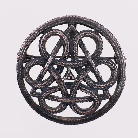 Brosje, Ø 37,7 mm, bredde 10,7 mm, 925S Vekt: 13,1 g Kontakt Lånekontoret for frakt