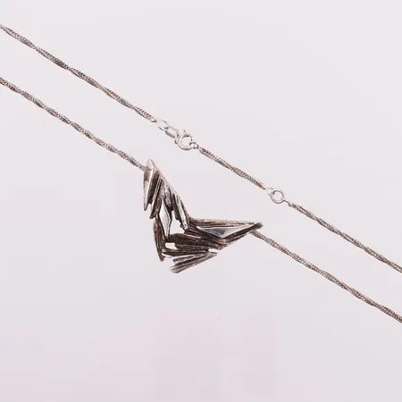 Halskjede med anheng, lengde 43,5 cm, bredde 1,8 - 26 mm, 925S Vekt: 13,1 g Kontakt Lånekontoret for frakt