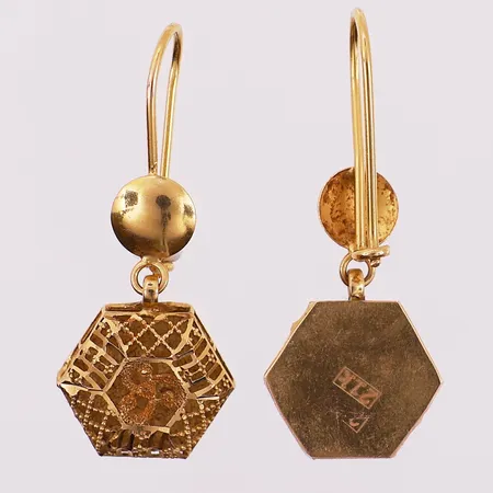 Ett par øredobber, lengde 35 mm, bredde 7 - 15 mm, 21K Vekt: 3,9 g Kontakt Lånekontoret for frakt