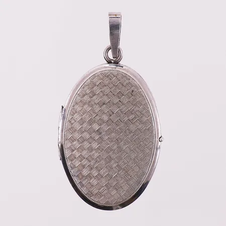 Medaljong, lengde 44,5 mm, bredde 23,2 mm, 925S Vekt: 10,7 g Kontakt Lånekontoret for frakt