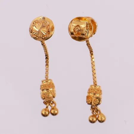 Ett par øredobber, lengde 3,5 cm, bredde 6,3 mm, 21K Vekt: 3,3 g Kontakt Lånekontoret for frakt