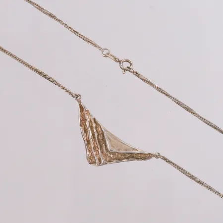 Kjede Konge med anheng, lengde 41cm, bredde 1,5mm, noe defekt mønster, 925S Vekt: 7 g Kontakt Lånekontoret for frakt