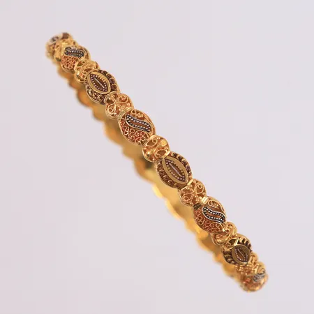 Armring, ø60mm, bredde 4,3- 6,2mm, 22K Vekt: 11 g Kontakt Lånekontoret for frakt