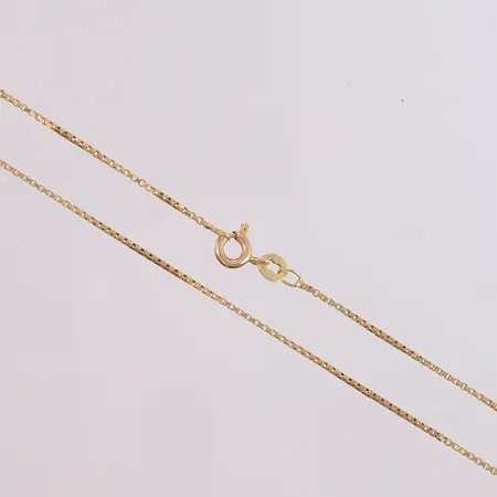 Halskjede Venezia, italienske stempler, lengde ca 49cm, bredde ca 1mm, sliten/ujevnt mønster, 14K gull. Vekt: 2,7 g Kontakt Lånekontoret for frakt