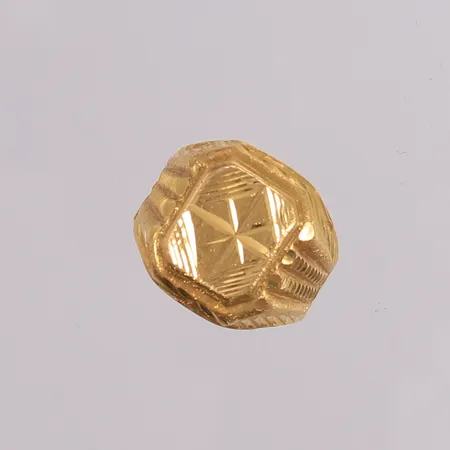 Ring, ø18,5mm, bredde 3,8- 17,2mm, 21K Vekt: 4,1 g Kontakt Lånekontoret for frakt