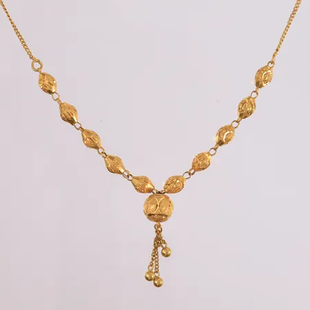 Halssmykke, lengde 50cm, bredde 1,5- 26mm, 21K Vekt: 10,7 g Kontakt Lånekontoret for frakt