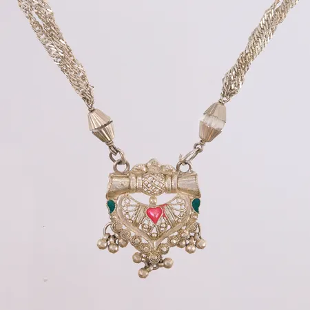 Halssmykke med flerfarget emalje, lengde 58cm, bredde 2,7- 40mm, 830S, bruttovekt 31,9g Vekt: 0 g Kontakt Lånekontoret for frakt