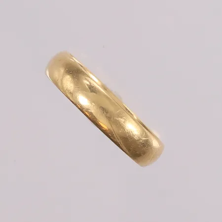 Ring, ø19,9mm, bredde 4,9mm, gravert, 14K Vekt: 5,1 g Kontakt Lånekontoret for frakt