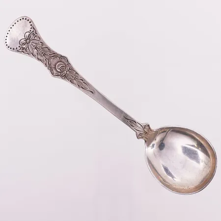 Isskje Flat rose, lengde 13,5 cm, gravert, 830S Vekt: 23,1 g Kontakt Lånekontoret for frakt