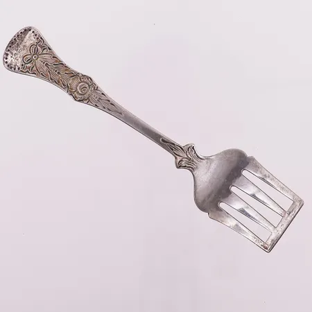 Sardinspade Flat rose, lengde 12,5 cm, gravert, 830S Vekt: 17,8 g Kontakt Lånekontoret for frakt