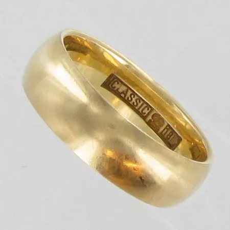 Ring, stl:18 (gravyr). 18K  Vikt: 6,7 g