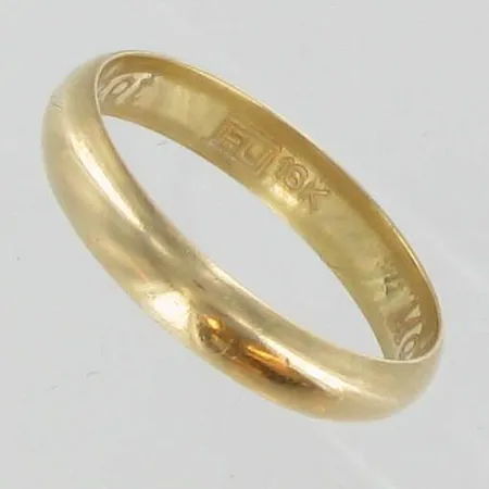 Ring, stl:19½ (gravyr). 18K  Vikt: 3,9 g