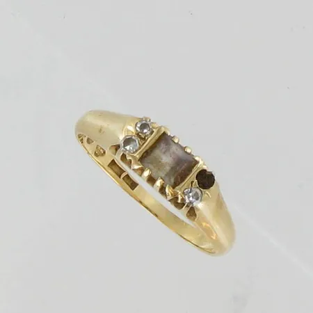 Ring med brun sten & diamanter ca 3x0,03ct (8/8-slipade/en diamant saknas) stl:16½. 18K Vikt: 3,3 g