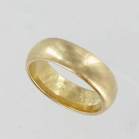 Ring, stl:16½, (gravyr/repor). 18K Vikt: 8,1 g
