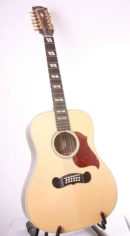 Akustisk gitarr Gibson Songwriter DLX, 12 strängad, snr: 13230046, USA 2010, hårt fodral (Gibson), servicebehov, locket har rest sig vid stallet. Skickas med postpaket.