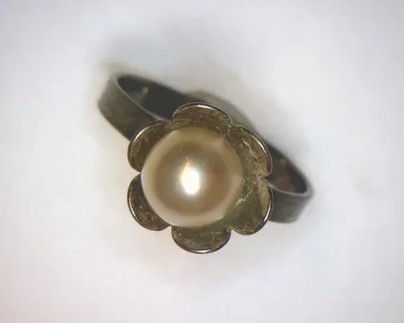 Ring "blomma" med pärla, (pärla lös), stl: 14, silver  Vikt: 1,1 g